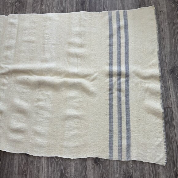 Vintage 100% Wool Blanket 36x74 Ivory Blue Stripe Throw Camp Cabin Decor Cottage - Picture 5 of 8